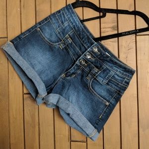 ⬇️ 3 Buckled High-waisted Shorts ⬇️